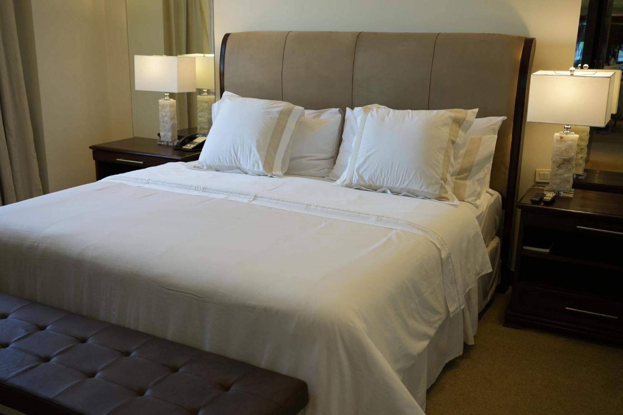 Отель Crowne Plaza Asuncion By Ihg Экстерьер фото